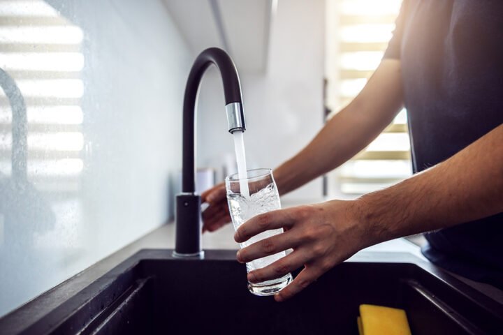 Choosing Water Filtration That Can Keep Up With a Busy Workplace