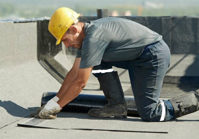 What Businesses Should Know Before Hiring a Commercial Roofing Contractor